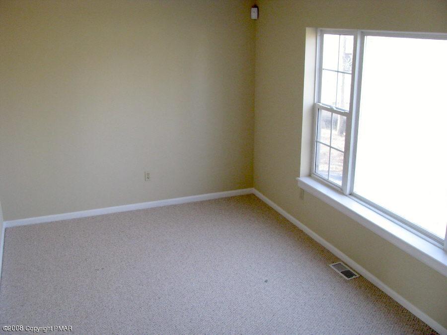 4 Pine Ridge Road East Stroudsburg, PA 18302 - Photo 4 of 12 Dining room