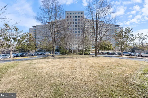 $185,000 | 10201 Grosvenor Place, Unit 923, Rockville, MD 20852