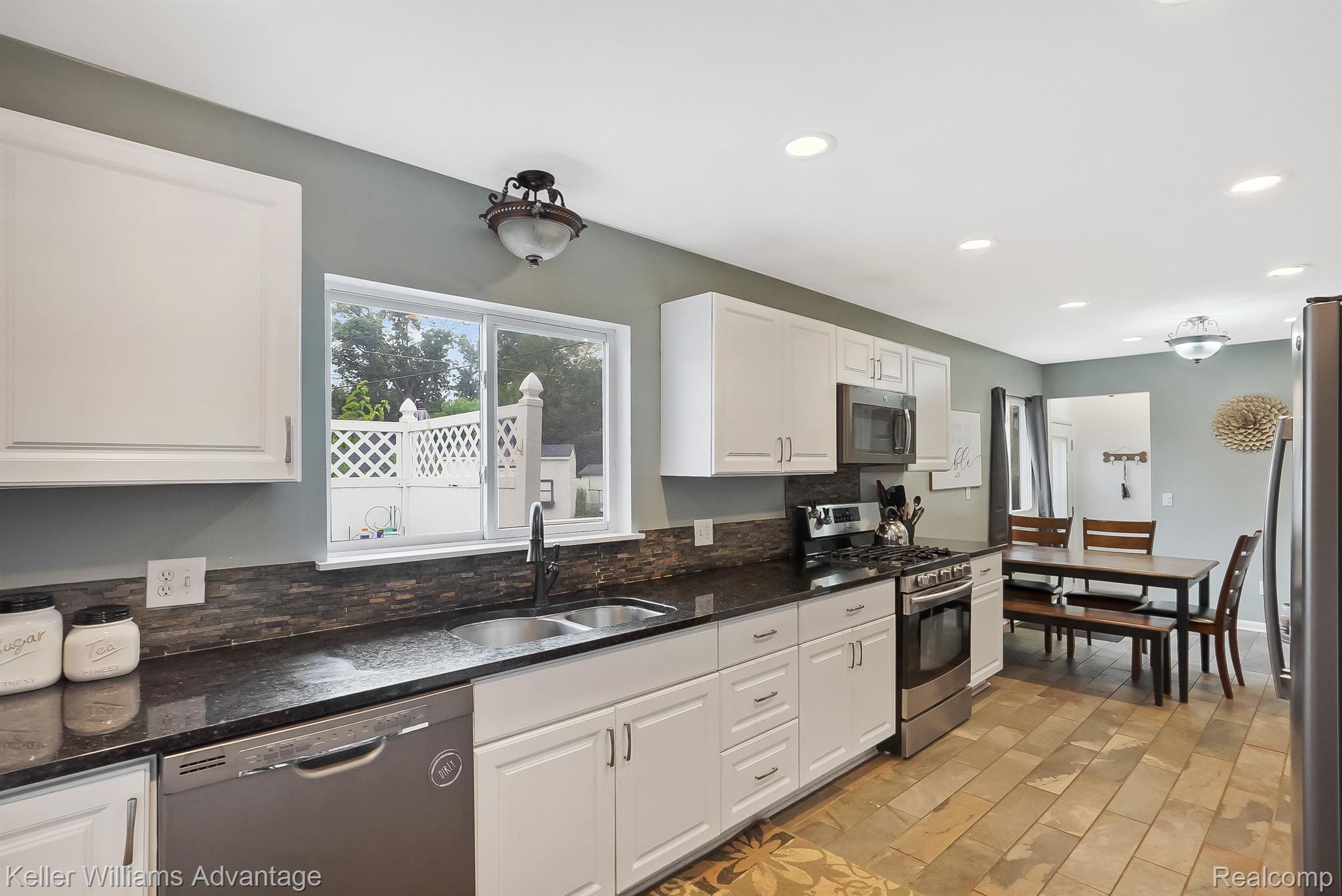 237 North St John Road Highland, MI 48357 - Photo 5 of 16