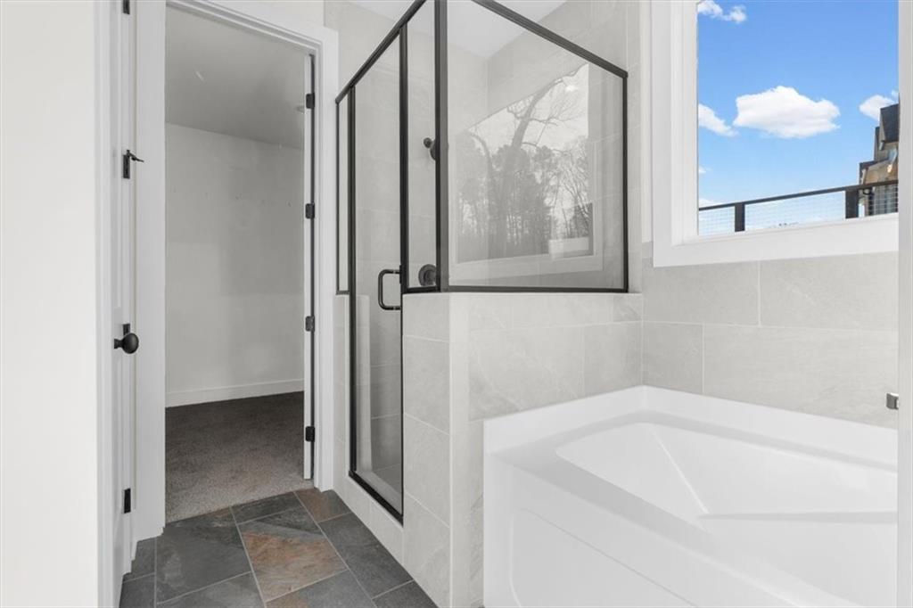 7 Everwood Court Rome, GA 30161 - Photo 29 of 55 a bathroom with a bathtub and mirror