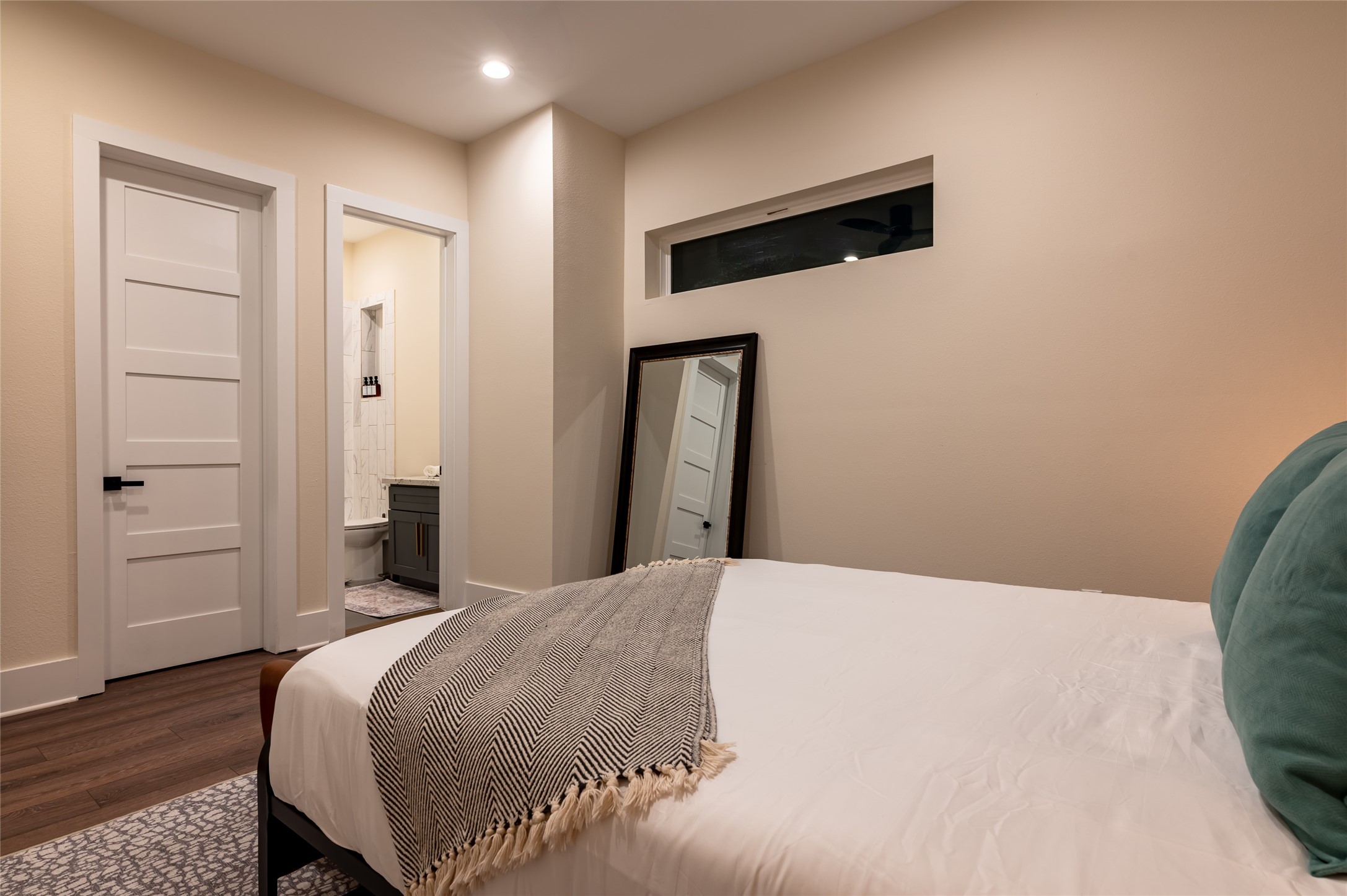 915 Thompson Street Houston, TX 77007 - Photo 22 of 42 a bedroom with a bed and wooden floor