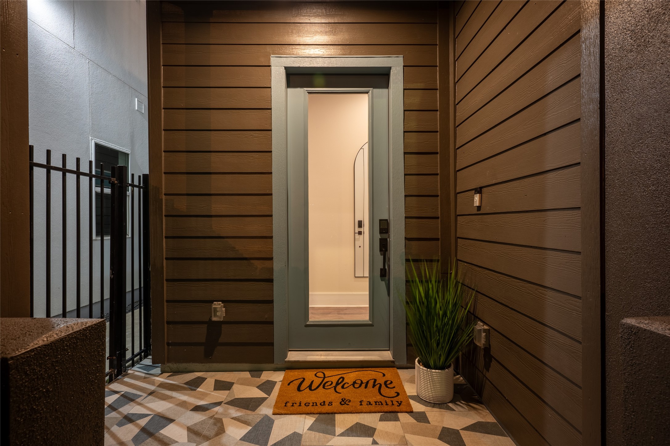 915 Thompson Street Houston, TX 77007 - Photo 34 of 42 a view of a door and wooden floor