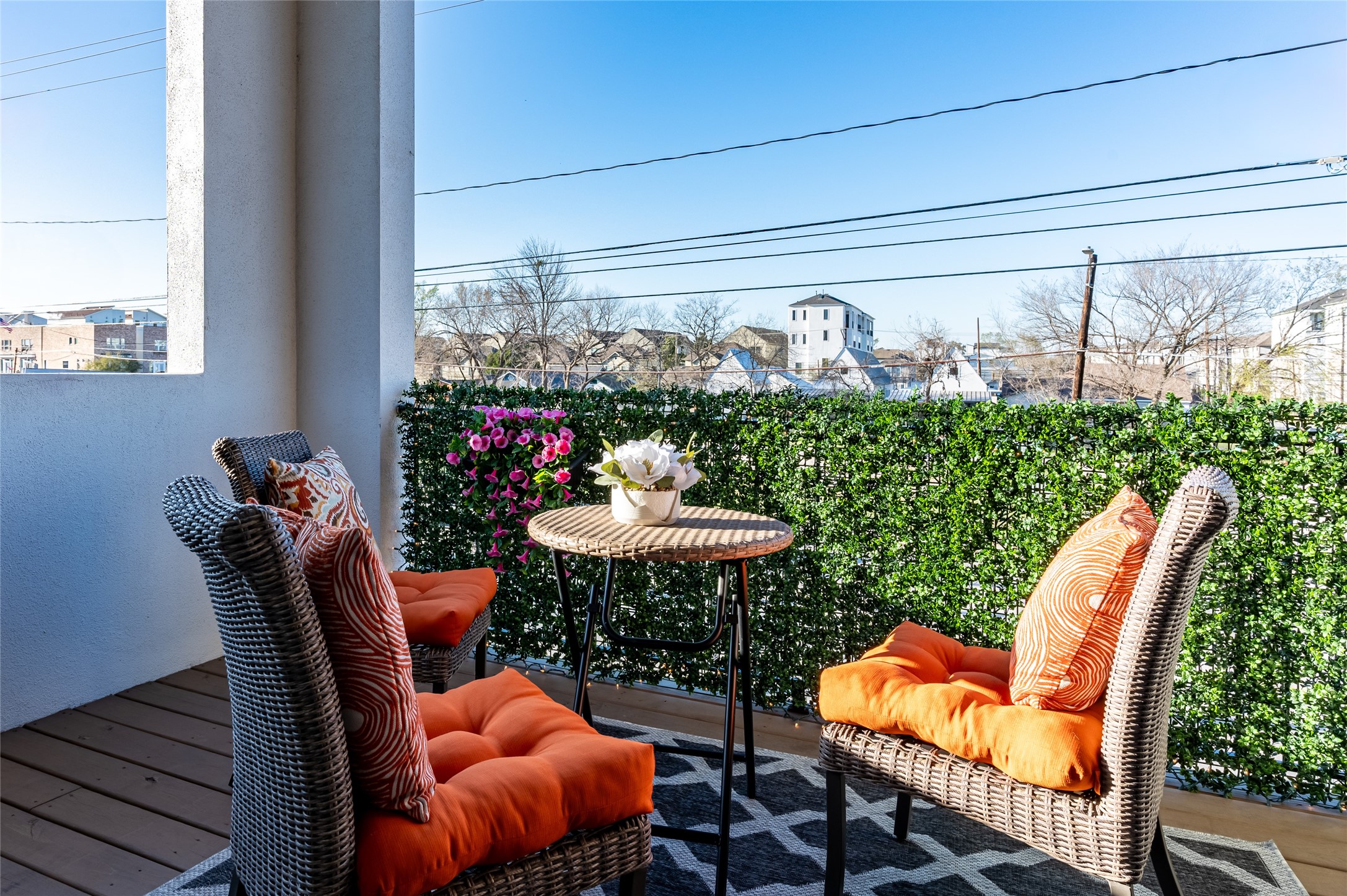 915 Thompson Street Houston, TX 77007 - Photo 5 of 42 a outdoor dining space with furniture and outdoor view