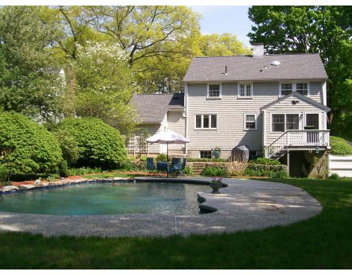 32 Hutchinson Road Walpole, MA 02081 - Photo 4 of 5 Gallery Image 4