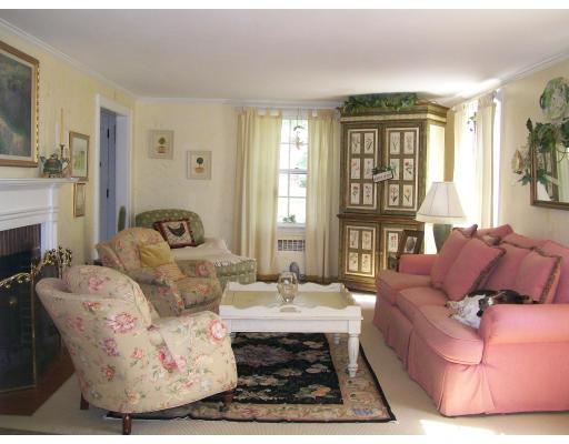 32 Hutchinson Road Walpole, MA 02081 - Photo 5 of 5 Gallery Image 5