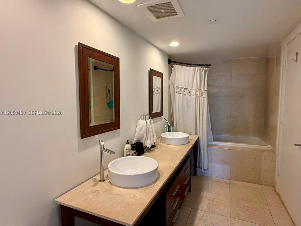 475 Brickell Avenue, Unit 1012 Miami, FL 33131 - Photo 6 of 34