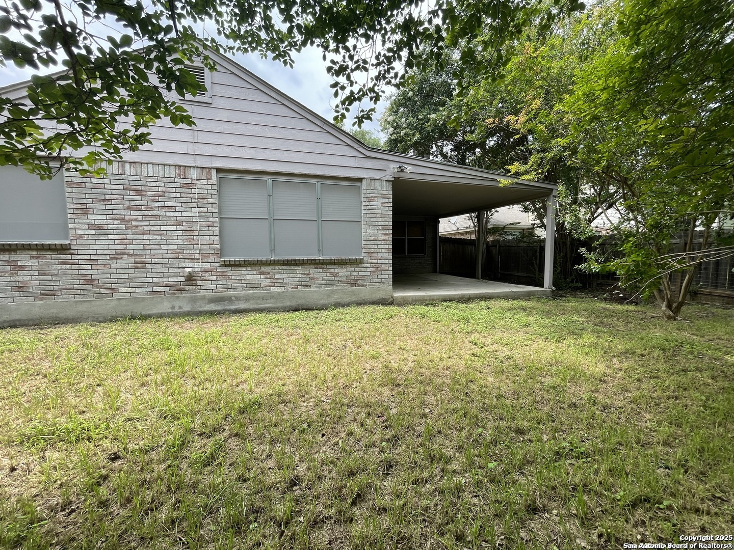 7522 Sutters Mine Converse, TX 78109 - Photo 4 of 18 a view of a house with a yard and garage