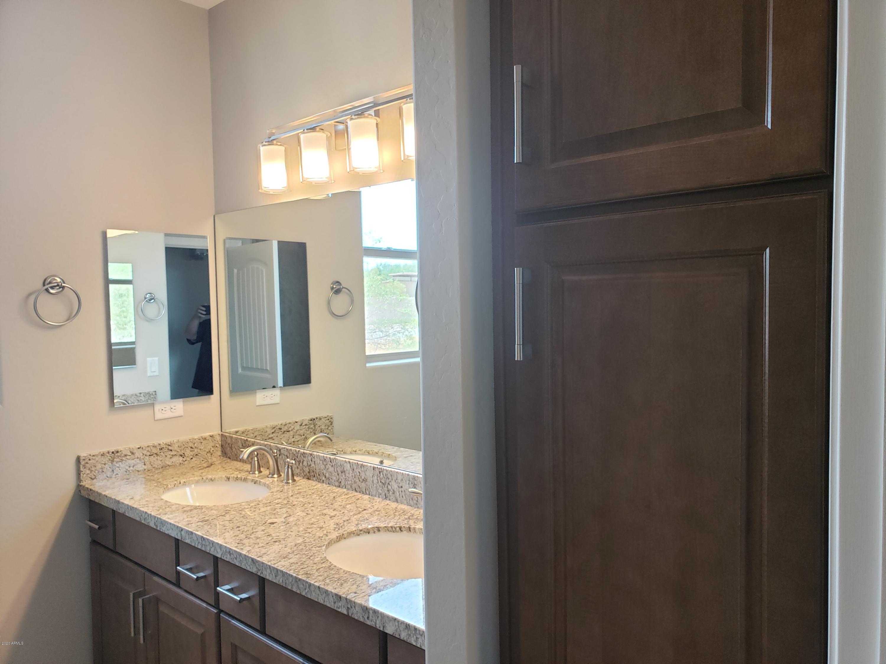 1712 West Tamar Road Phoenix, AZ 85086 - Photo 8 of 14 2331 - HALL BATH 1