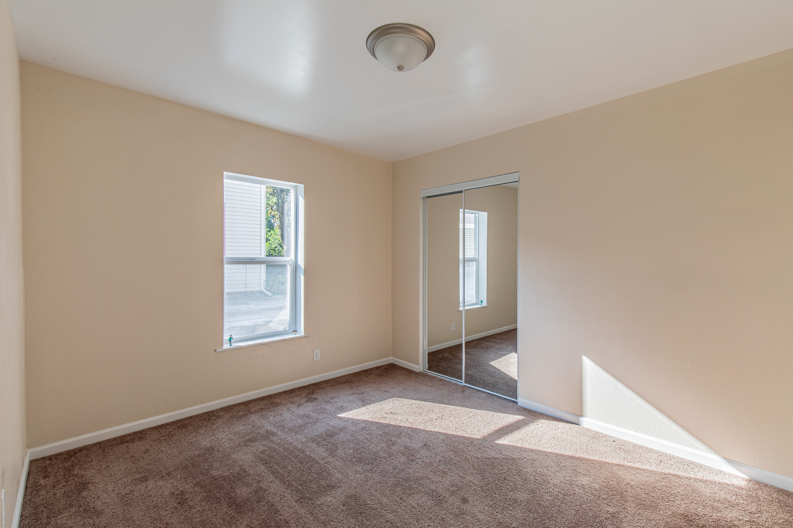 519 East Dakota Street Spring Valley, IL 61362 - Photo 16 of 23 an empty room with windows