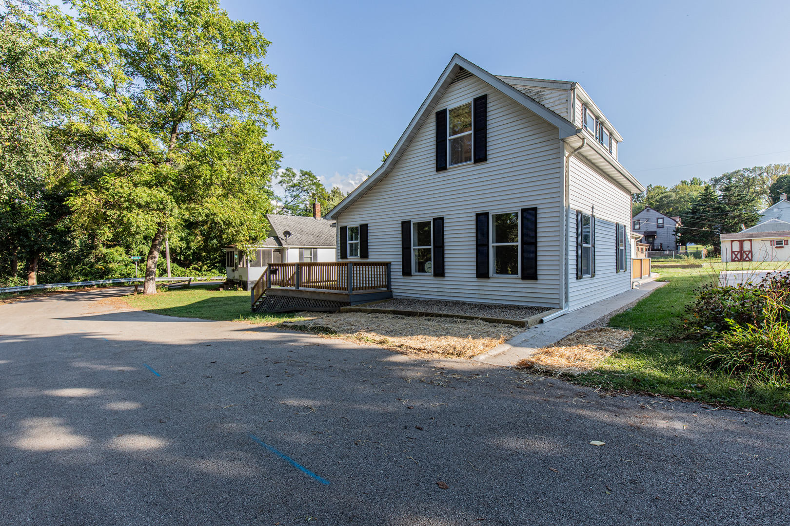 519 East Dakota Street Spring Valley, IL 61362 - Photo 2 of 23 a view of a house with a yard