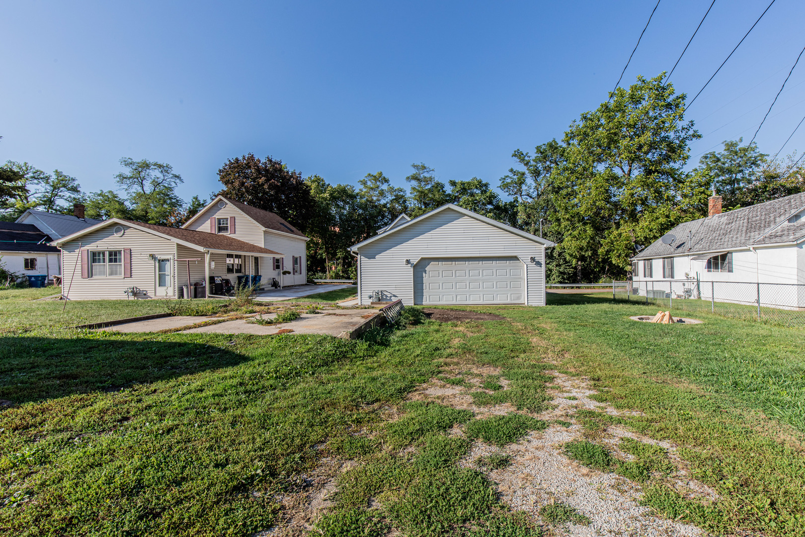 519 East Dakota Street Spring Valley, IL 61362 - Photo 22 of 23 a front view of a house with garden