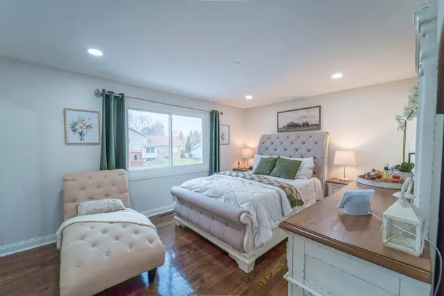 a bed room with bed and windows