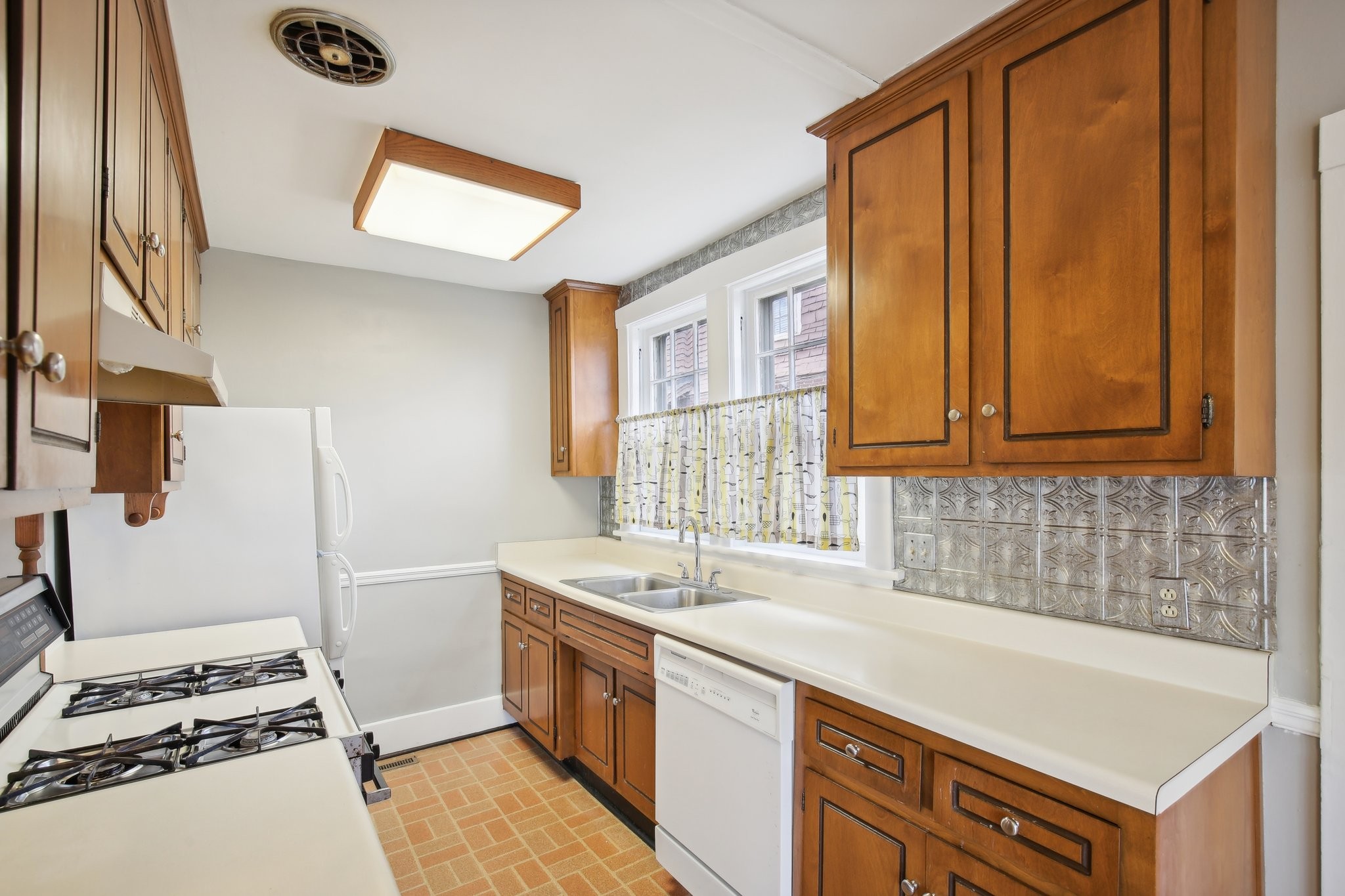 304 North Main Street Springfield, TN 37172 - Photo 21 of 60 a bathroom with a sink and a mirror