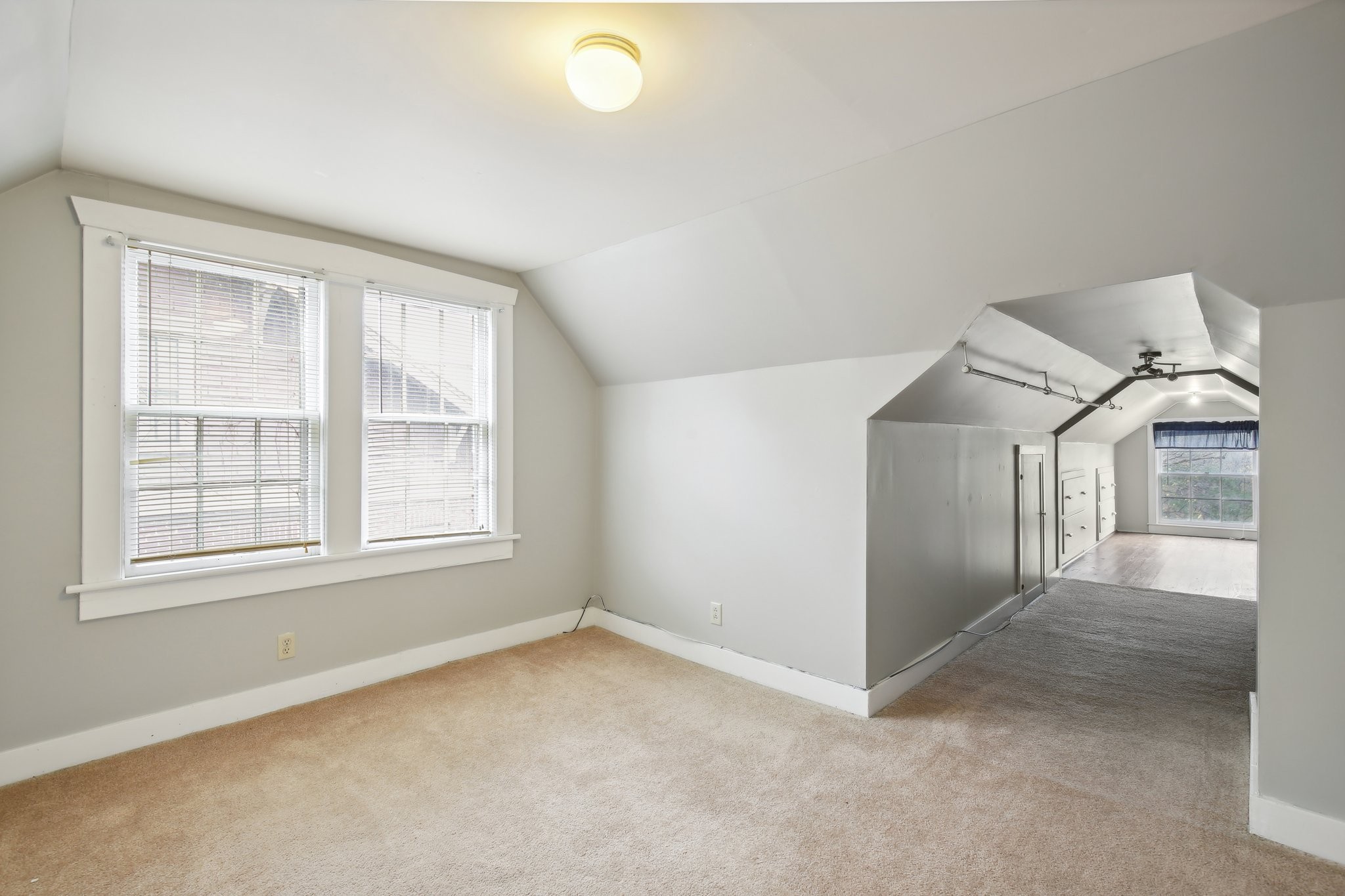 304 North Main Street Springfield, TN 37172 - Photo 32 of 60 an empty room with windows