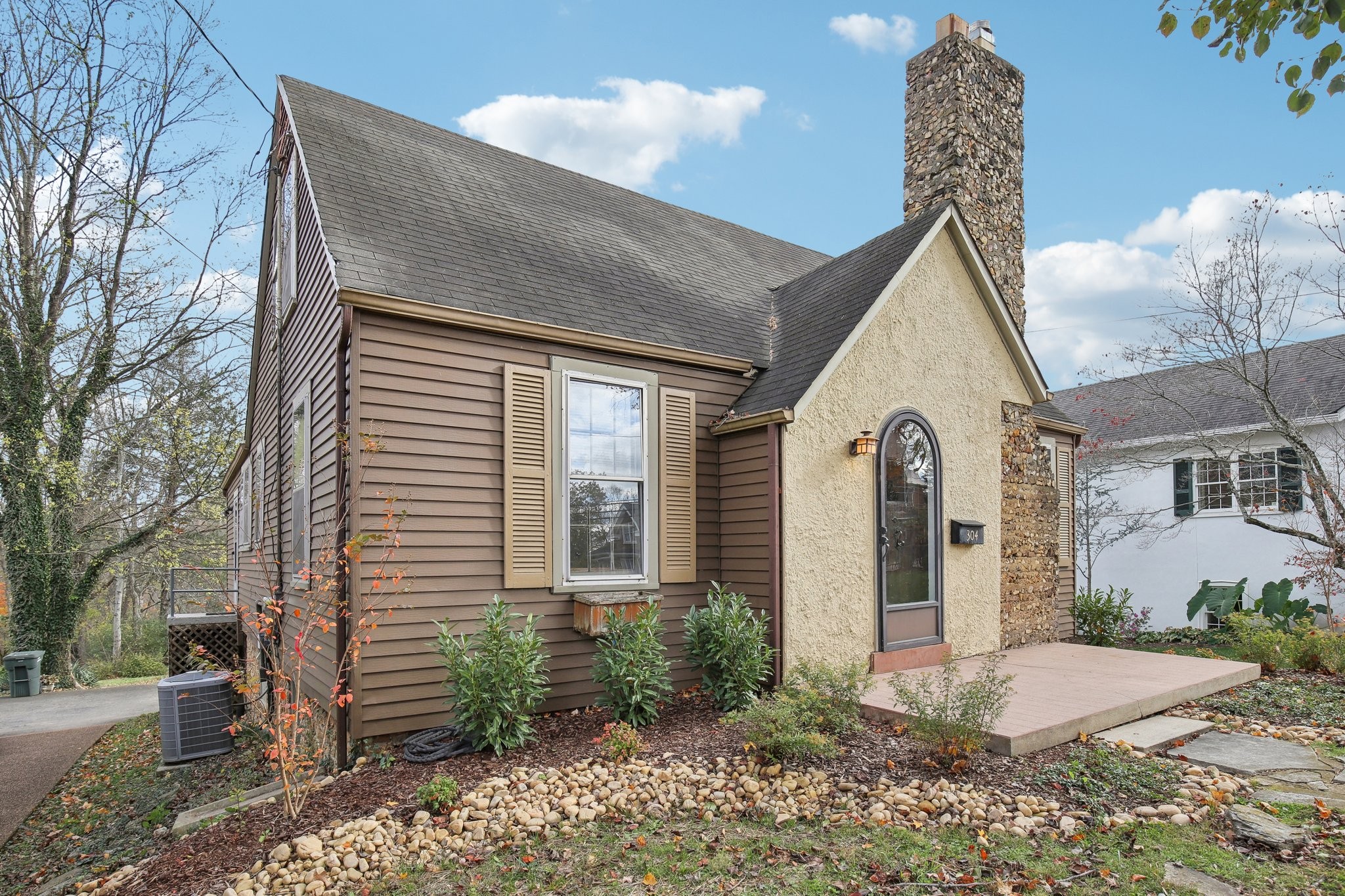 304 North Main Street Springfield, TN 37172 - Photo 4 of 60 a view of a house with a yard