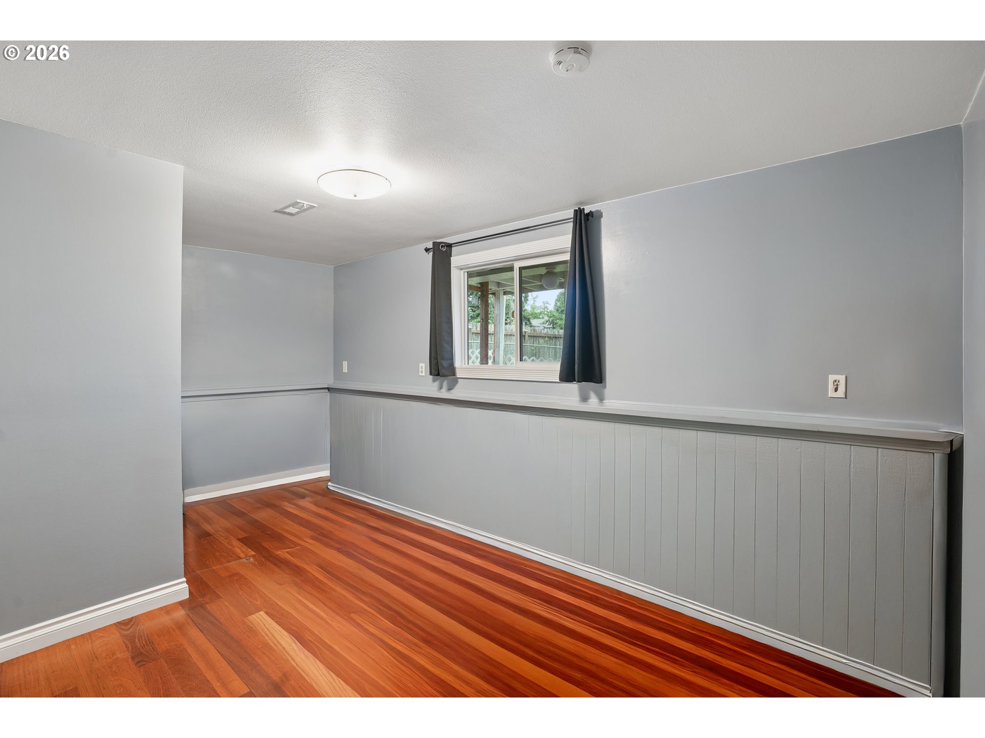 992 South South End Road Oregon City, OR 97045 - Photo 28 of 38 a view of empty room with window