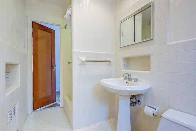 $1,100,000 | 8507 Union Turnpike | Glendale