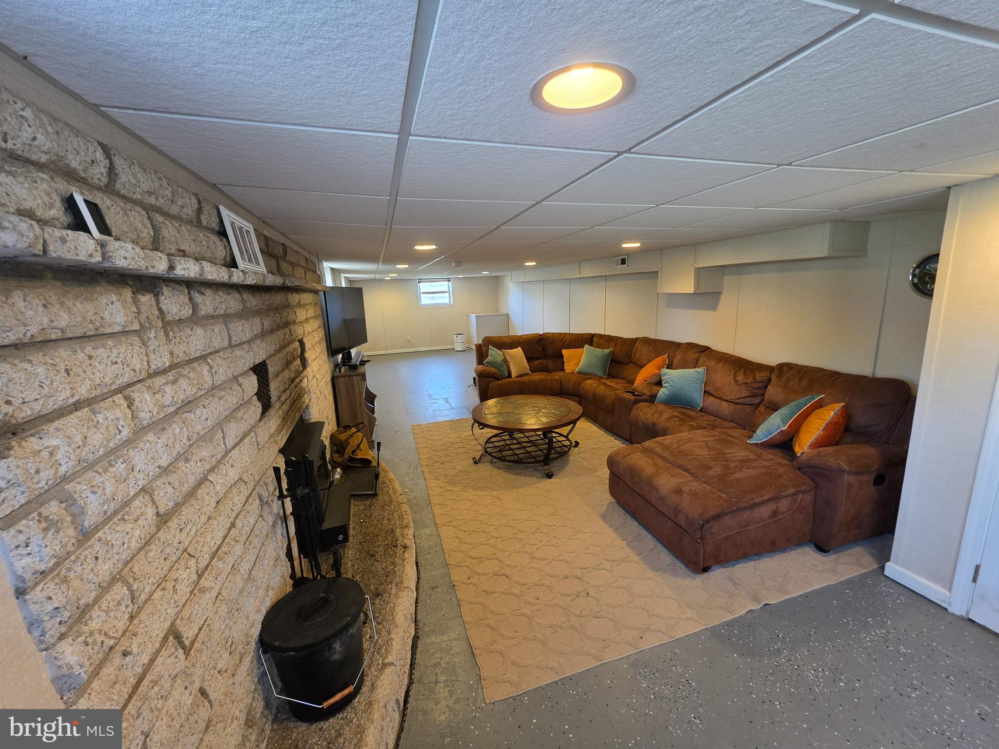 142 New Road Horsham, PA 19044 - Photo 31 of 38 a living room with furniture and a chandelier