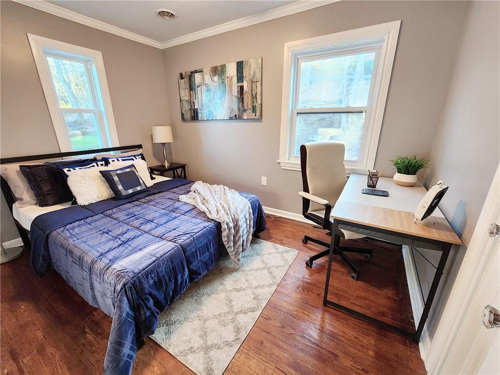 2630 Mt Royal Road Pittsburgh, PA 15217 - Photo 14 of 21 a bedroom with a bed and a desk