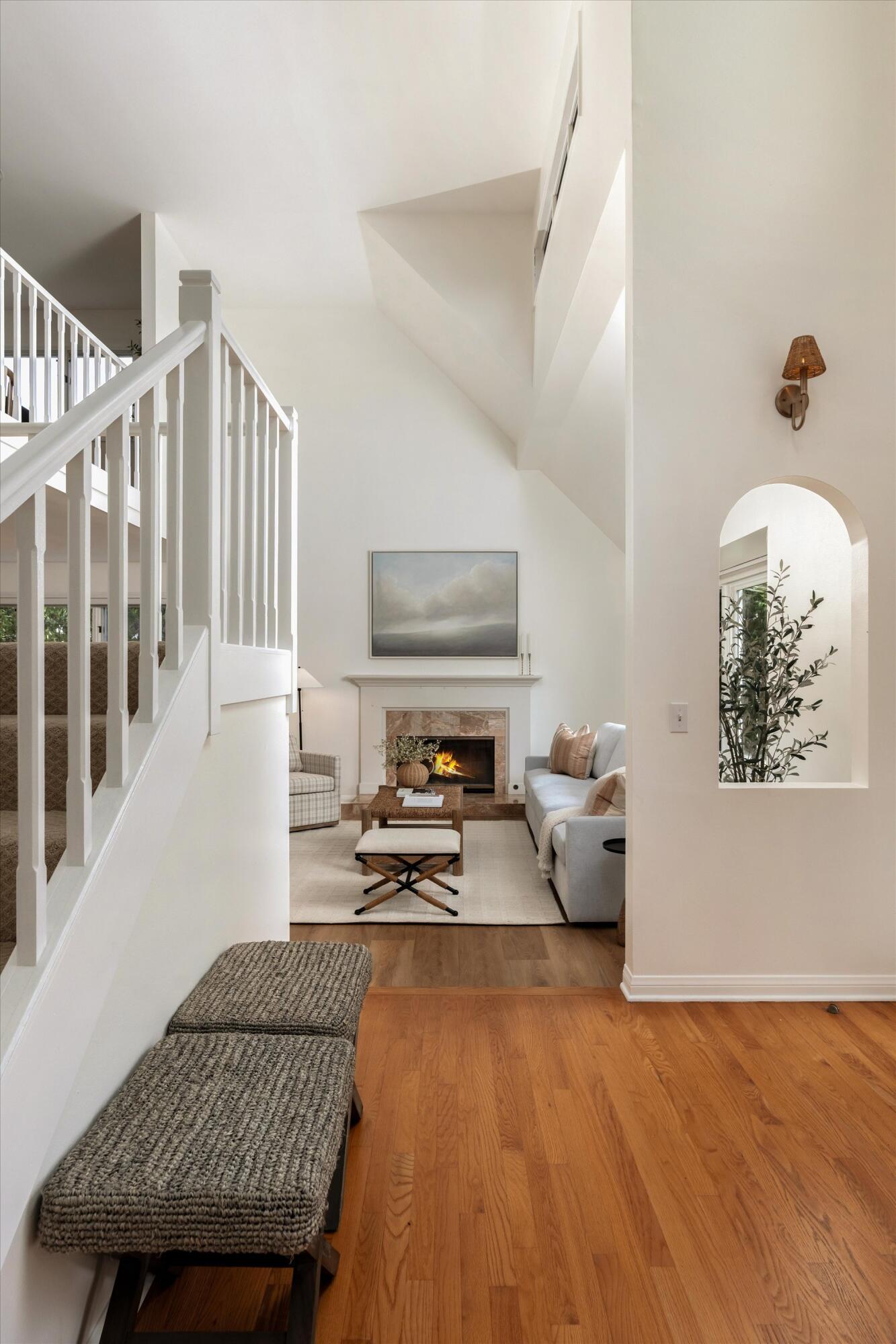 176 Toro Canyon Road Carpinteria, CA 93013 - Photo 7 of 40 Foyer