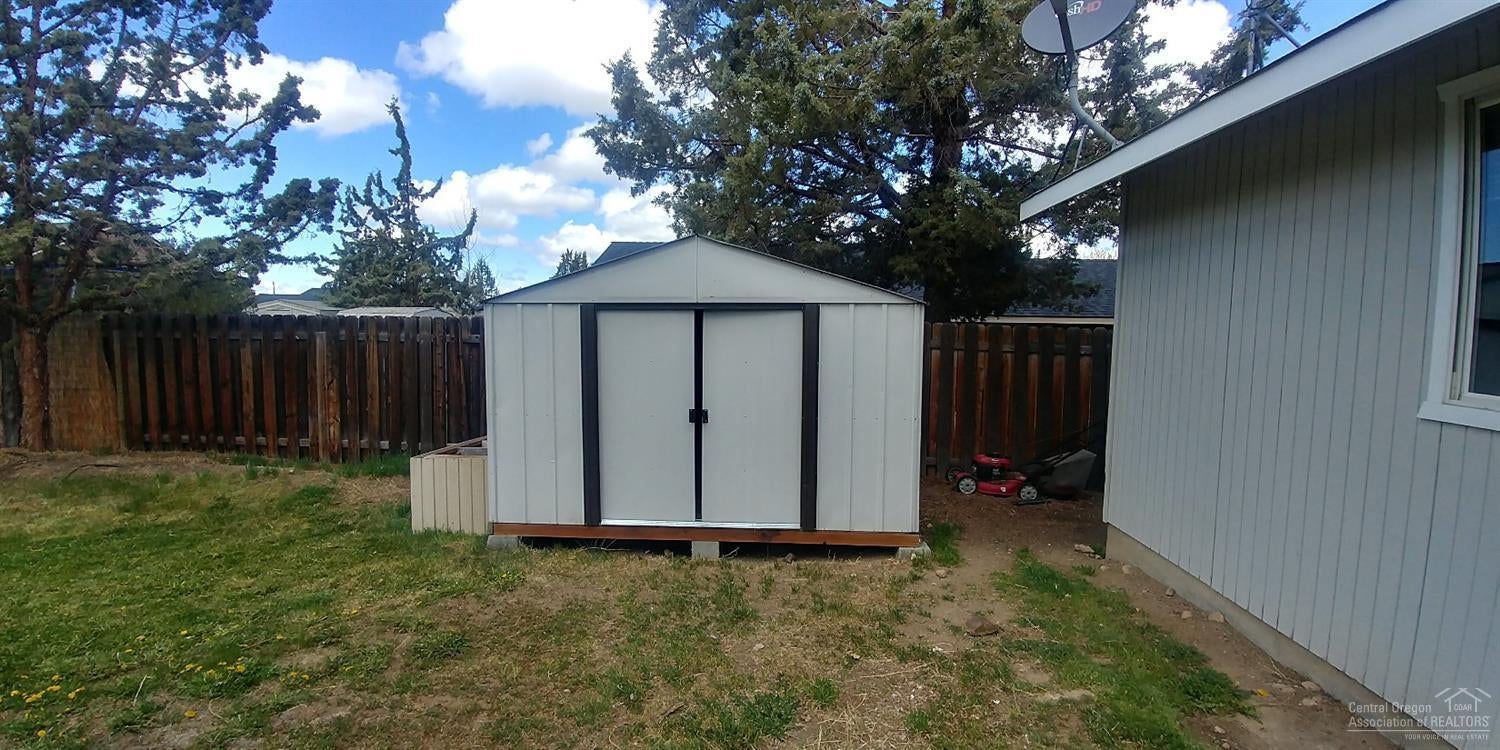 2041 Southwest 33rd Street Redmond, OR 97756 - Photo 20 of 20 Additional Photo