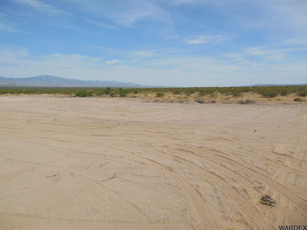 3352 South Opal Road Golden Valley, AZ 86413 - Photo 11 of 31 a view of an ocean beach