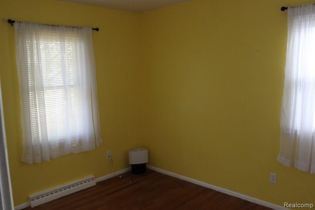 2846 Riverside Drive Port Huron, MI 48060 - Photo 8 of 10 Bedroom 2 with nice hardwood floors