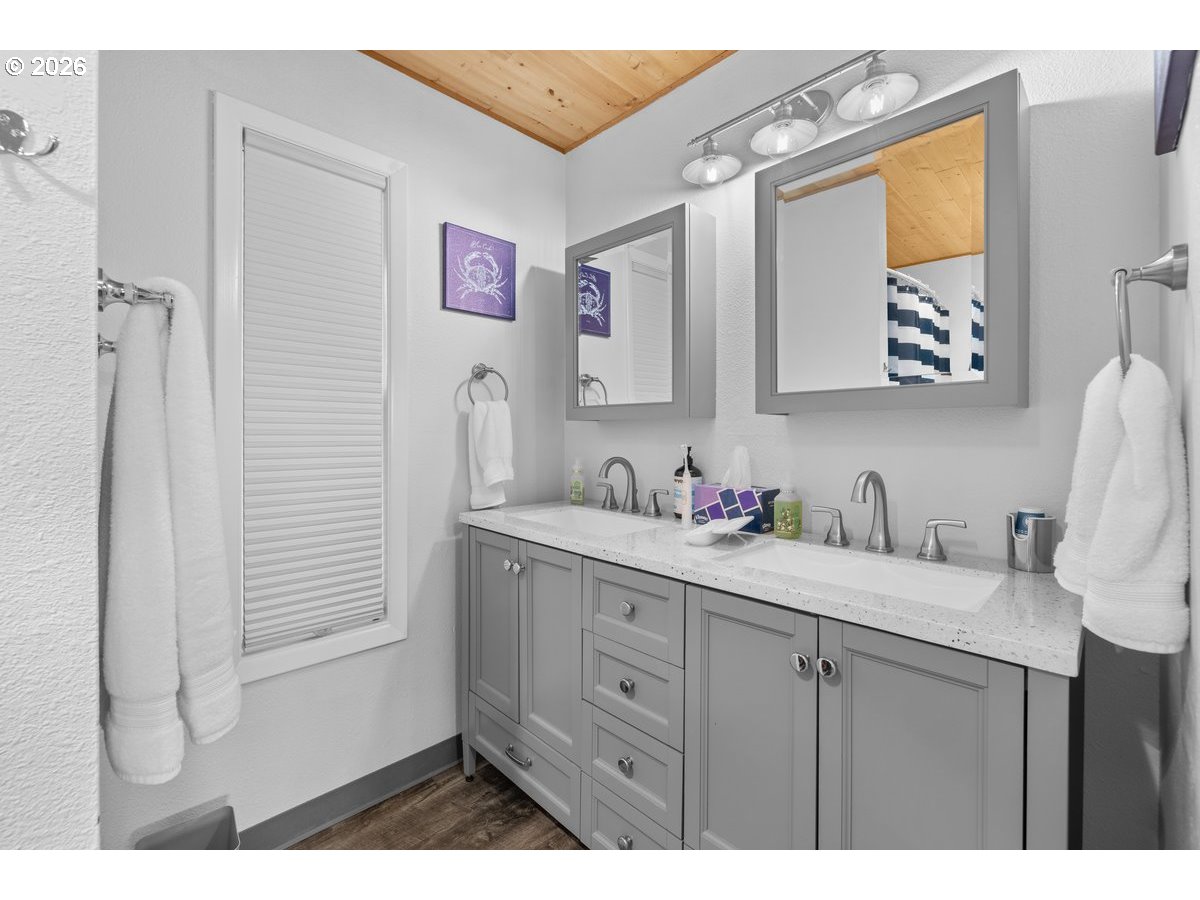 2801 Willows Road, Unit 8 Seaview, WA 98644 - Photo 13 of 22 Bathroom