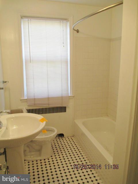 4501 Harcourt Road Baltimore, MD 21214 - Photo 13 of 19 Bath
