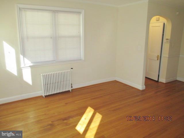 4501 Harcourt Road Baltimore, MD 21214 - Photo 3 of 19 Living Room