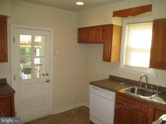 4501 Harcourt Road Baltimore, MD 21214 - Photo 8 of 19 Kitchen