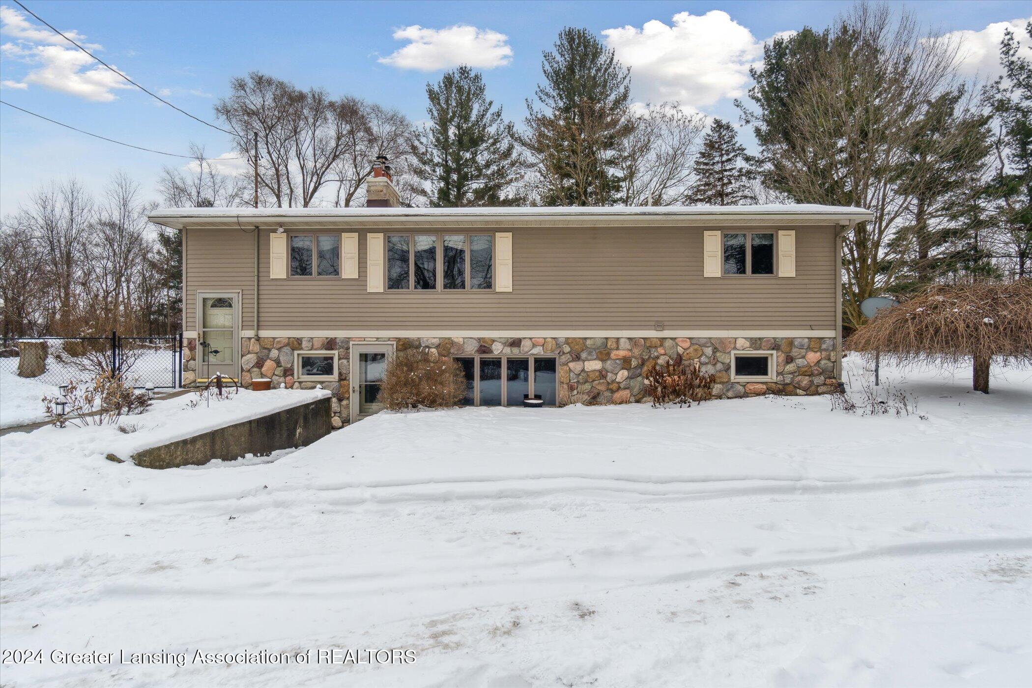 10186 North Shaytown Road Mulliken, MI 48861 - Photo 2 of 70 Front