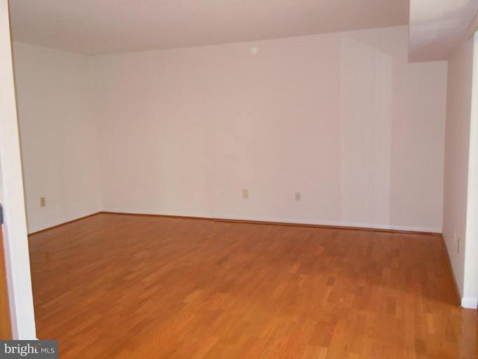 11633 Stoneview Square, Unit 1B Reston, VA 20191 - Photo 4 of 4 Living Room