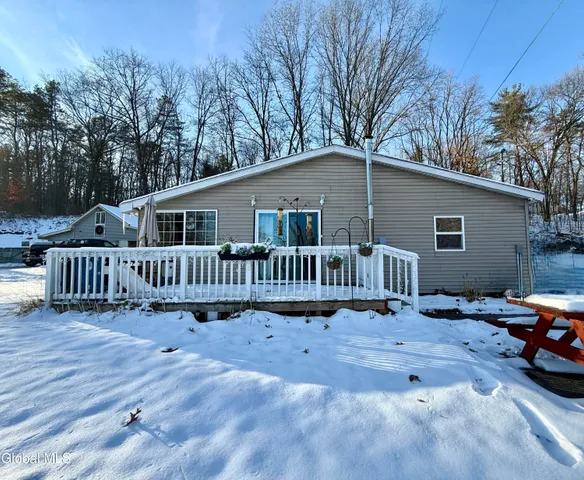 $175,900 | 32 Twin Channels Road, Queensbury, NY 12804