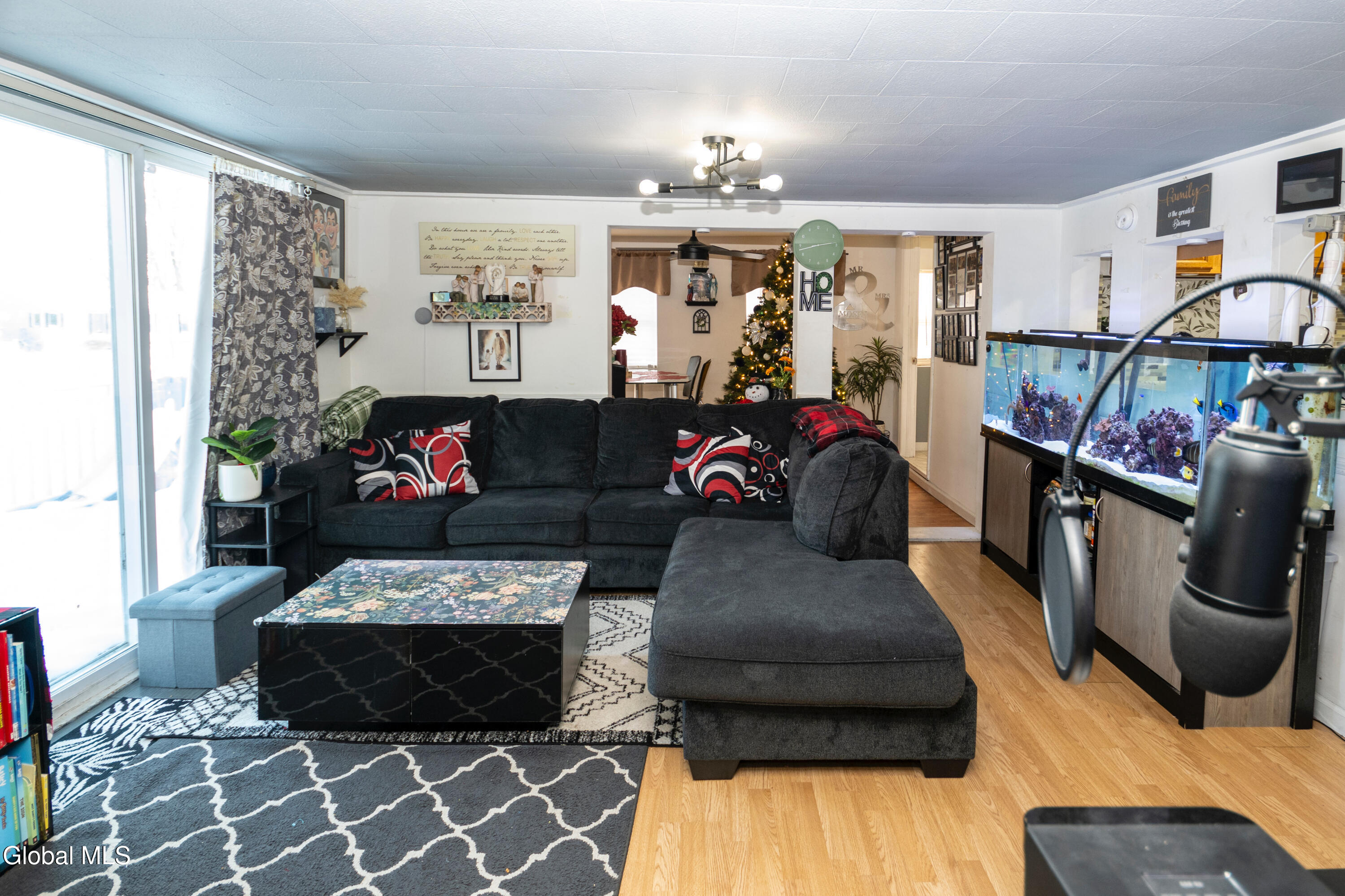 32 Twin Channels Road Queensbury, NY 12804 - Photo 12 of 27 Livingroom1