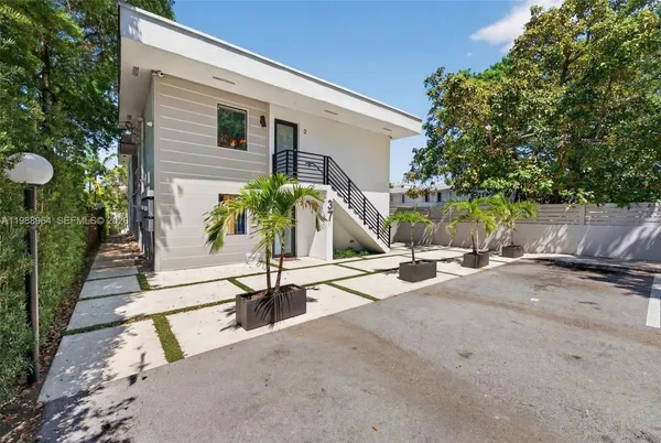 a view of a house with backyard and sitting area
