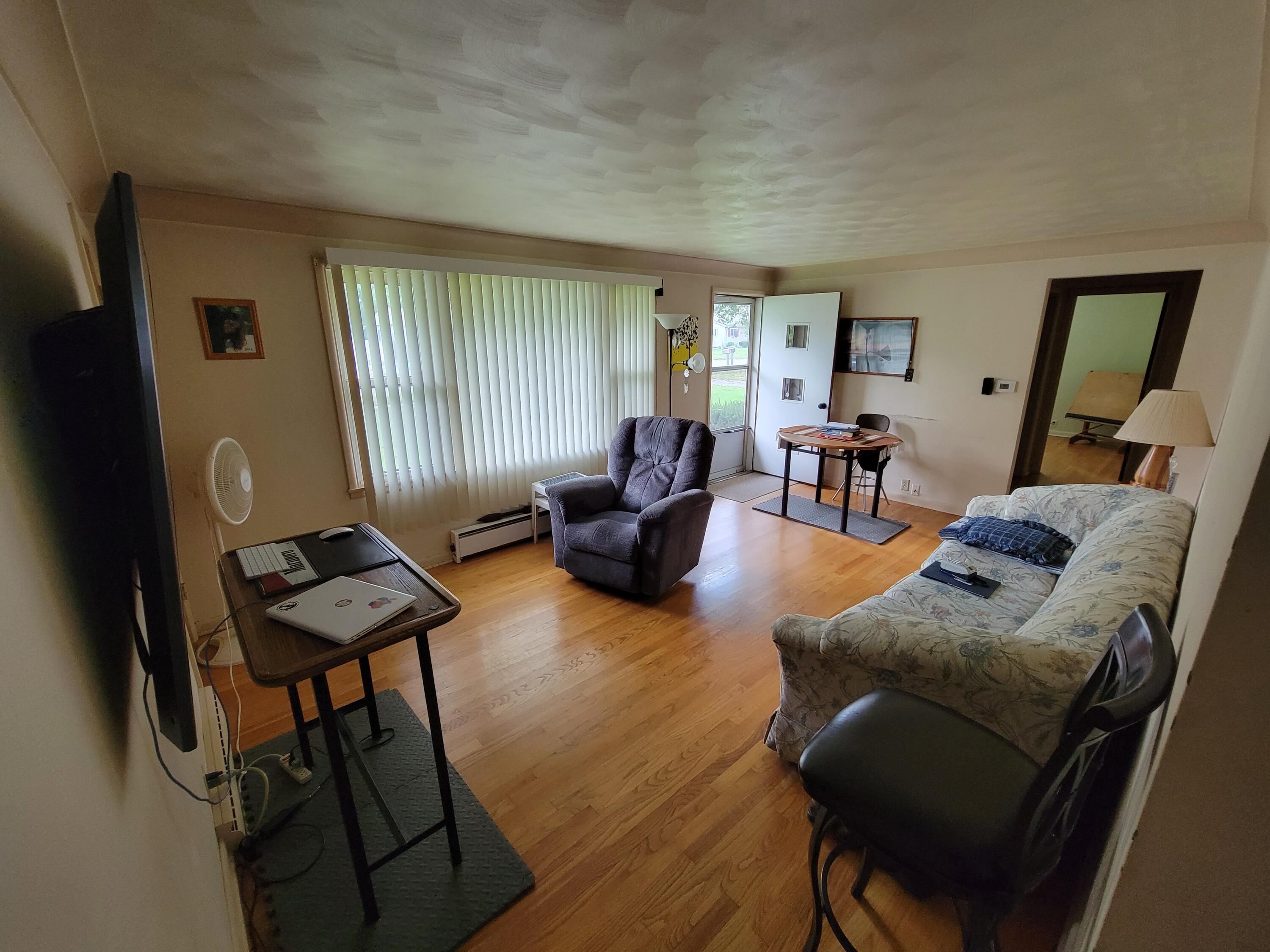 522 North Douglas Avenue Three Rivers, MI 49093 - Photo 4 of 20 20231006_130239