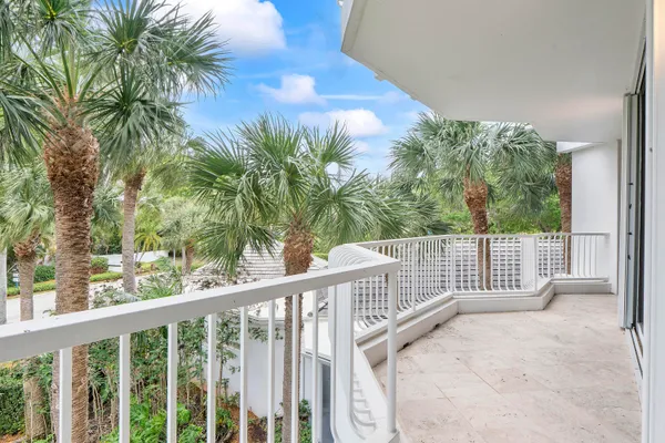 $1,400,000 | 20320 Fairway Oaks Drive, Unit 321, Boca Raton, FL 33434