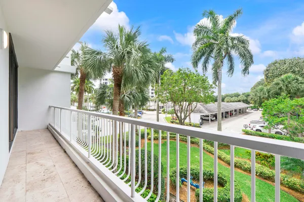 $1,400,000 | 20320 Fairway Oaks Drive, Unit 321, Boca Raton, FL 33434