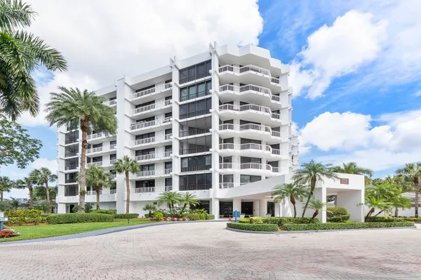 $1,400,000 | 20320 Fairway Oaks Drive, Unit 321, Boca Raton, FL 33434