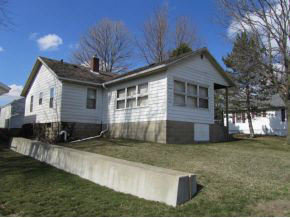 2141 Boulevard Street Rochester, IN 46975 - Photo 2 of 8