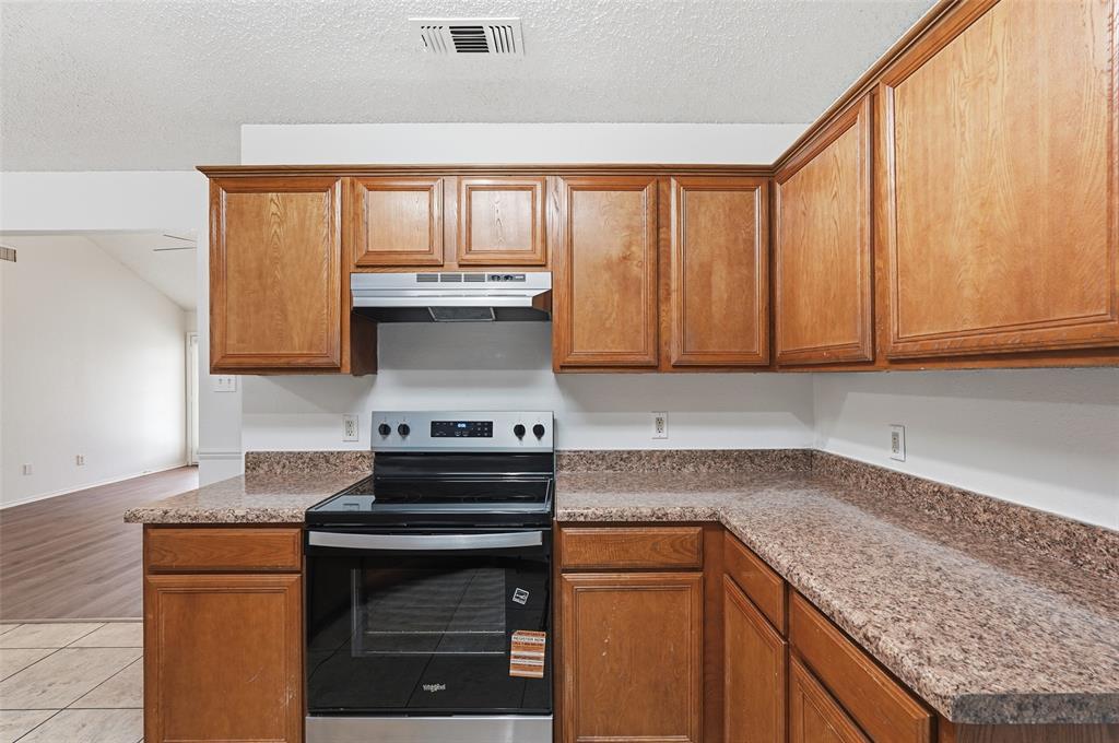 641 Green Mountain Road Burleson, TX 76028 - Photo 13 of 32