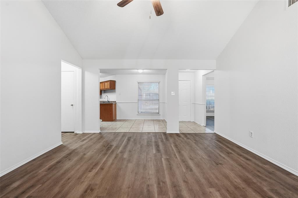 641 Green Mountain Road Burleson, TX 76028 - Photo 9 of 32