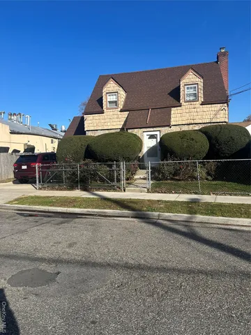 a view of a house with a entertaining space