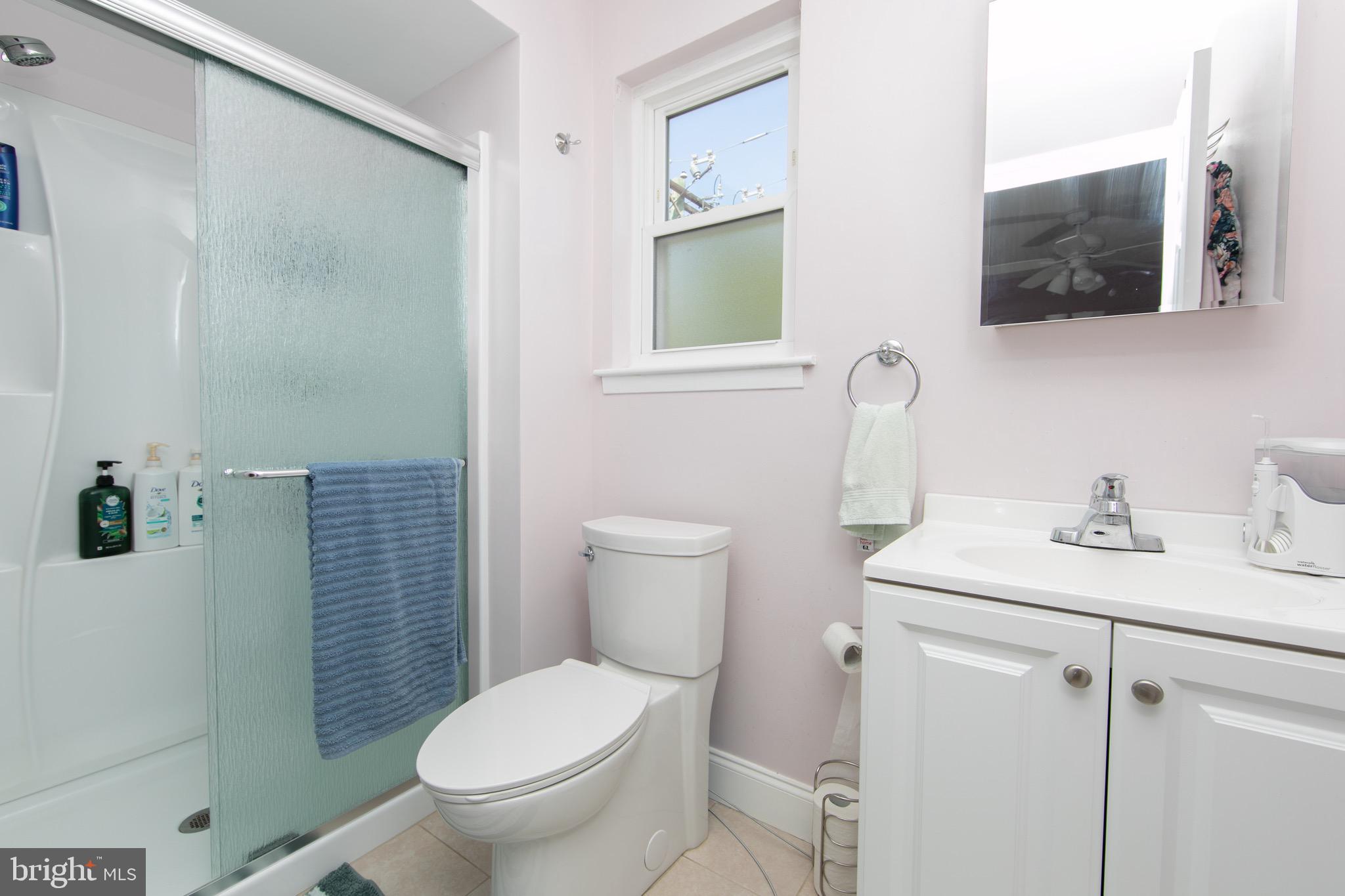 10927 Lockart Road Philadelphia, PA 19116 - Photo 15 of 40 Master bathroom