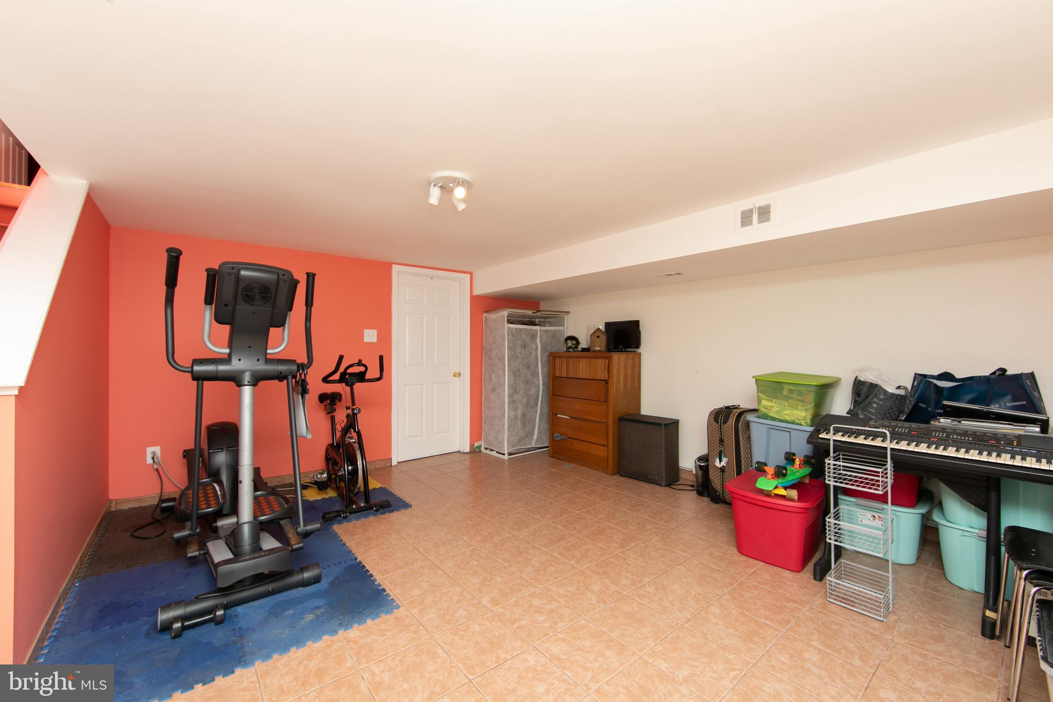 10927 Lockart Road Philadelphia, PA 19116 - Photo 26 of 40 Basement