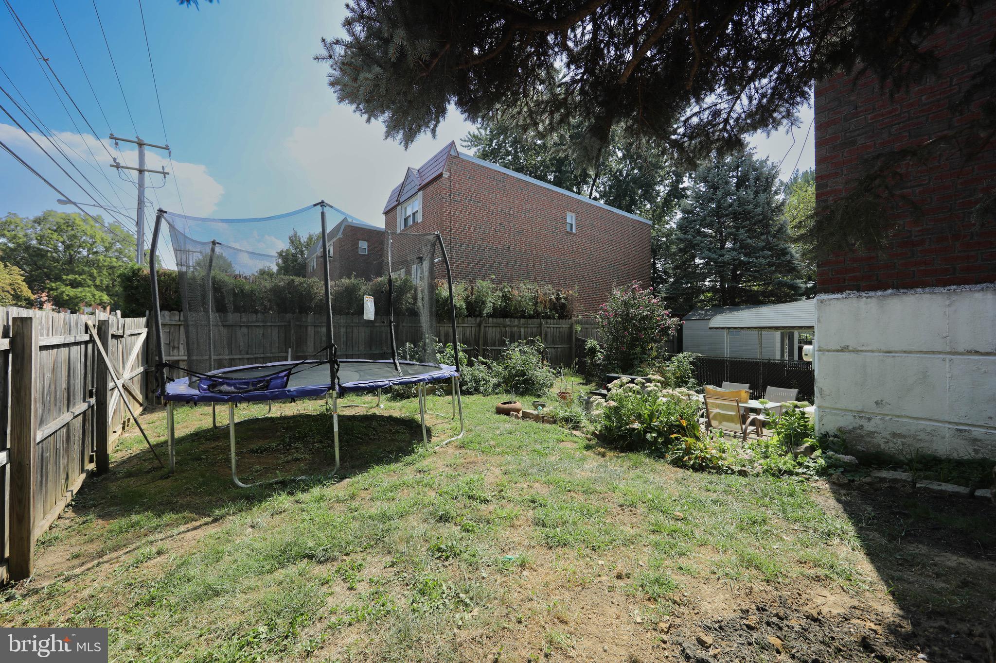 10927 Lockart Road Philadelphia, PA 19116 - Photo 38 of 40 Exterior Back Corner Lot