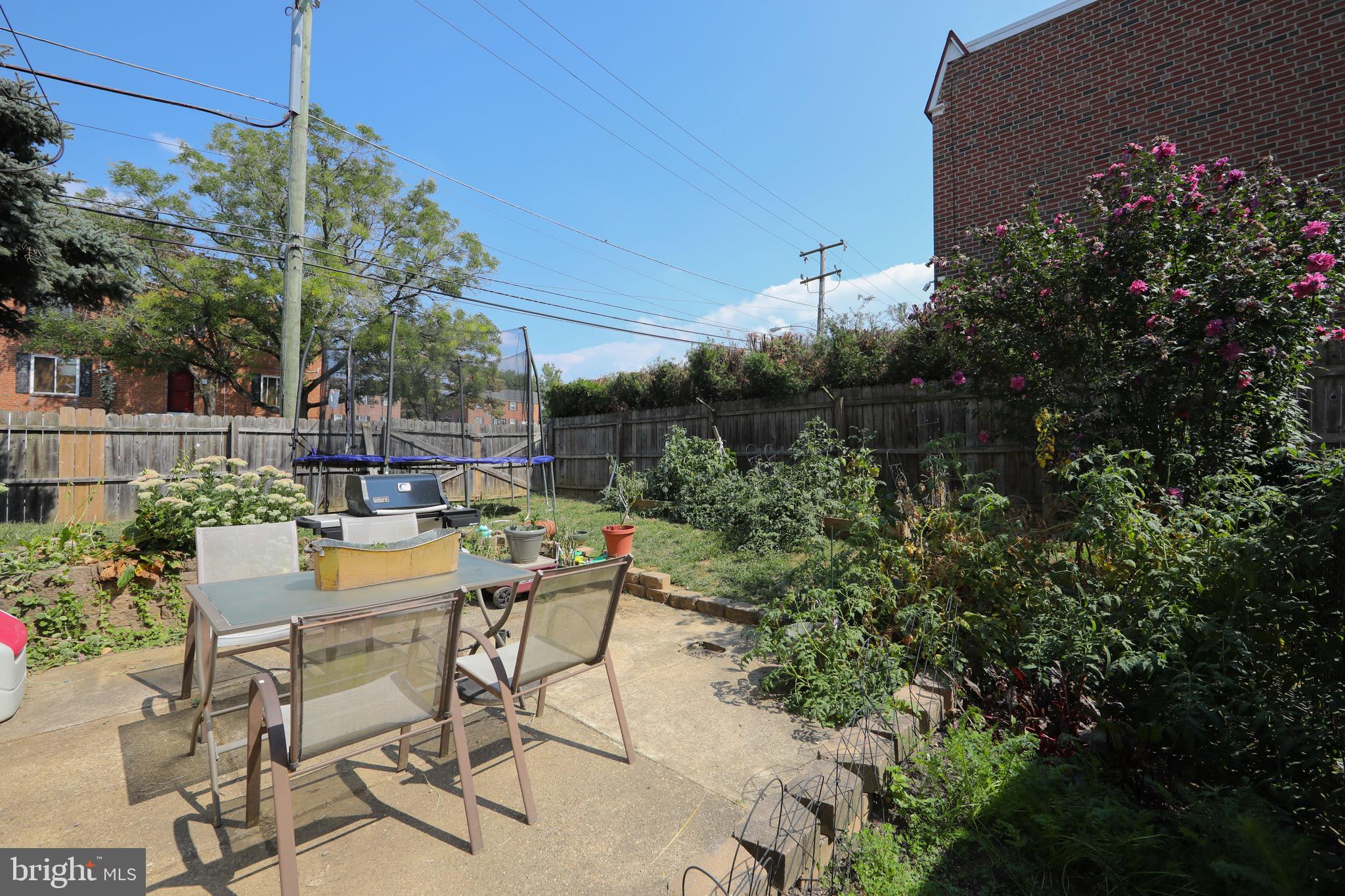10927 Lockart Road Philadelphia, PA 19116 - Photo 40 of 40 Exterior Back Corner Lot