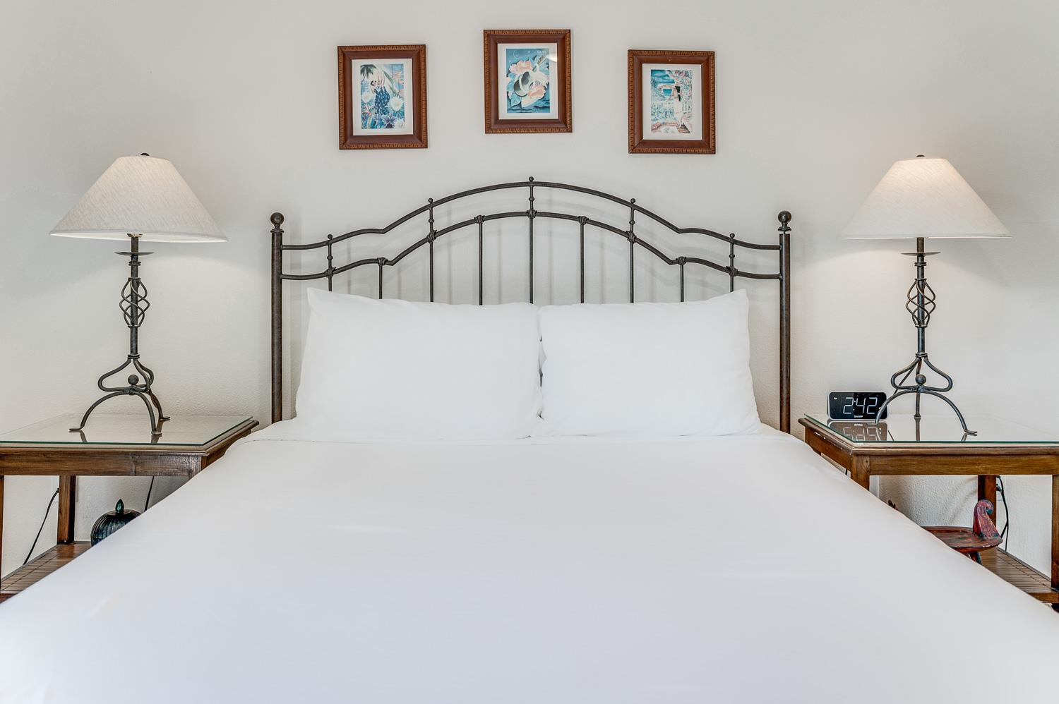2777 South Kihei Road, Unit J214 Kihei, HI 96753 - Photo 21 of 46 a view of a bedroom with a bed