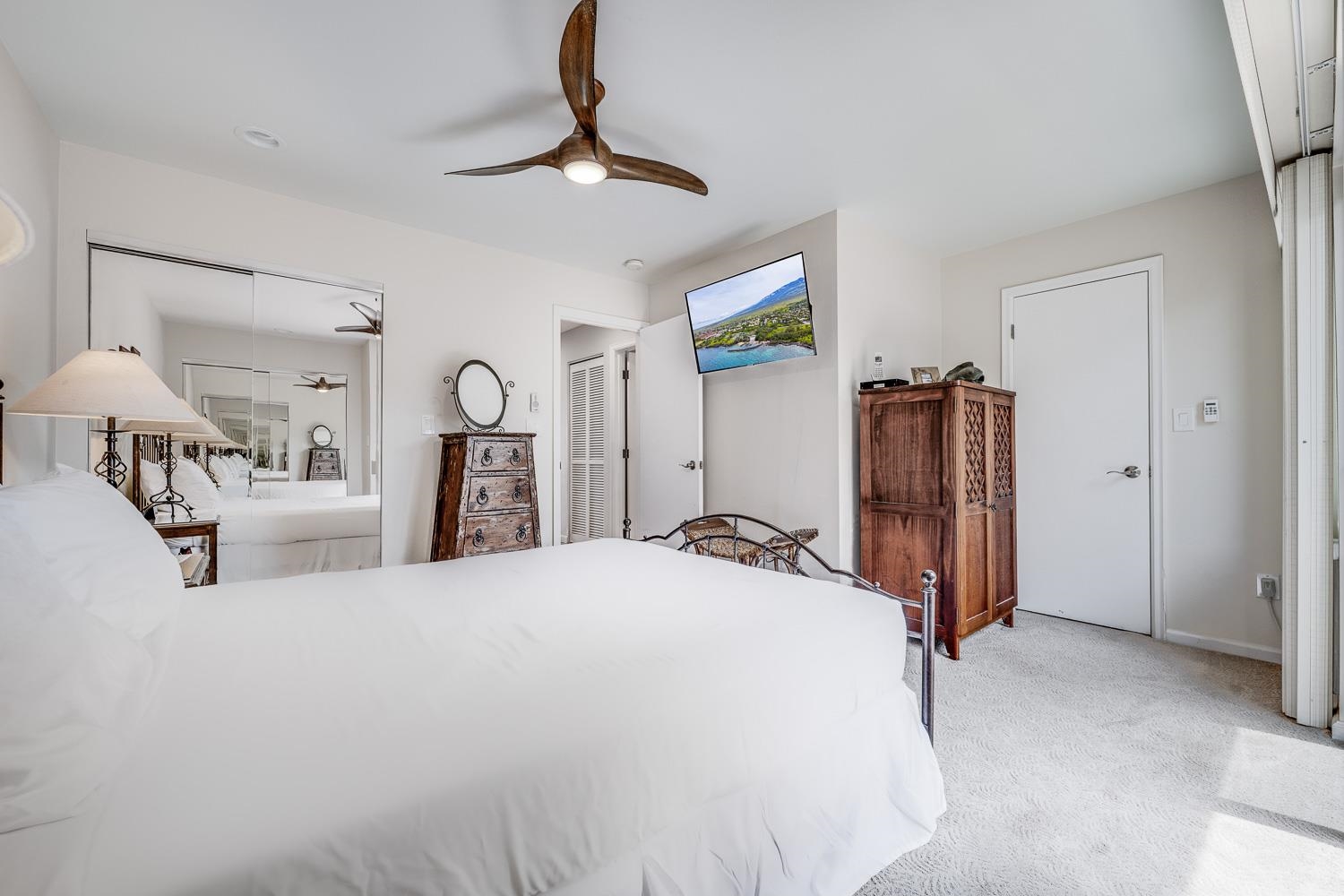 2777 South Kihei Road, Unit J214 Kihei, HI 96753 - Photo 22 of 46 a bed room with a bed and a chandelier